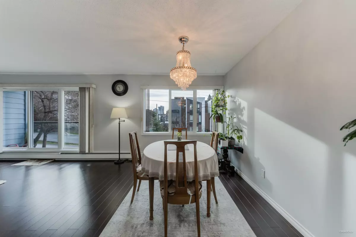 Primary Bathroom Photo of 208 156 W 21st Street, North Vancouver, BC