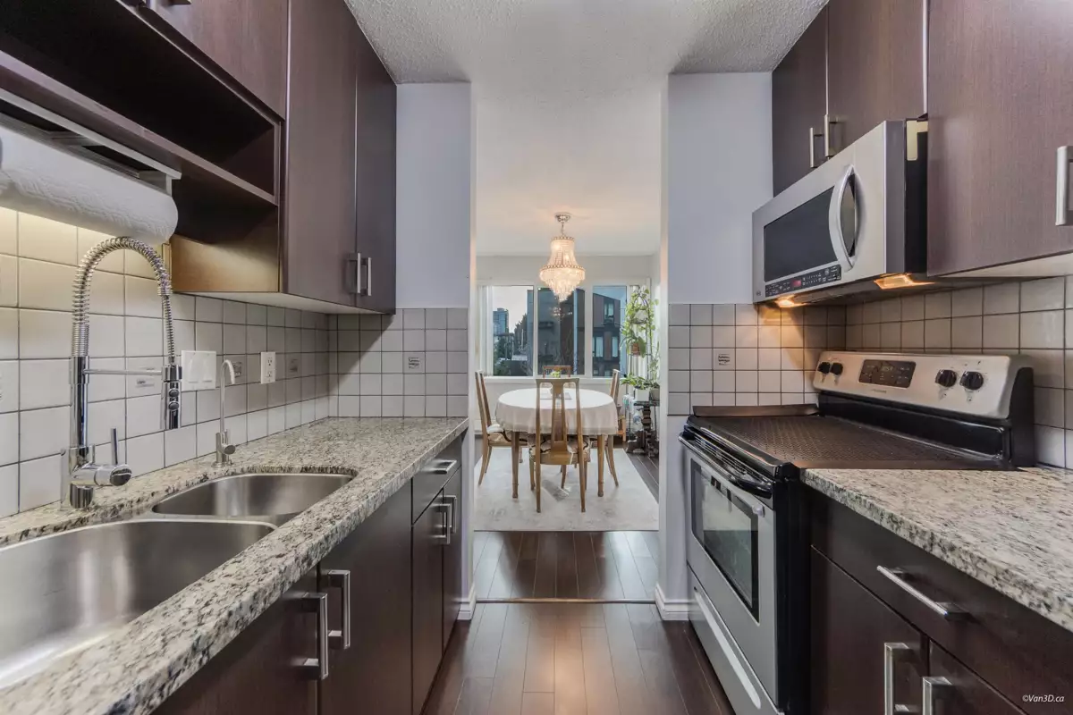 Walk-In Closet Photo of 208 156 W 21st Street, North Vancouver, BC