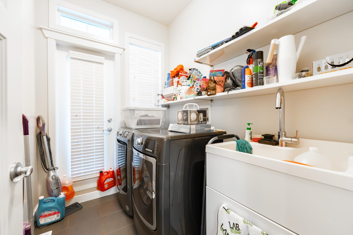 Dining Area Photo of 16919 79 Avenue, Surrey, BC
