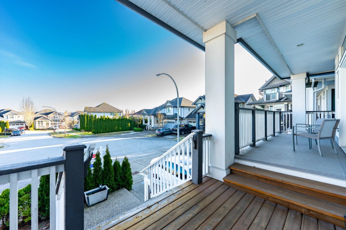 Front Yard Photo of 16919 79 Avenue, Surrey, BC