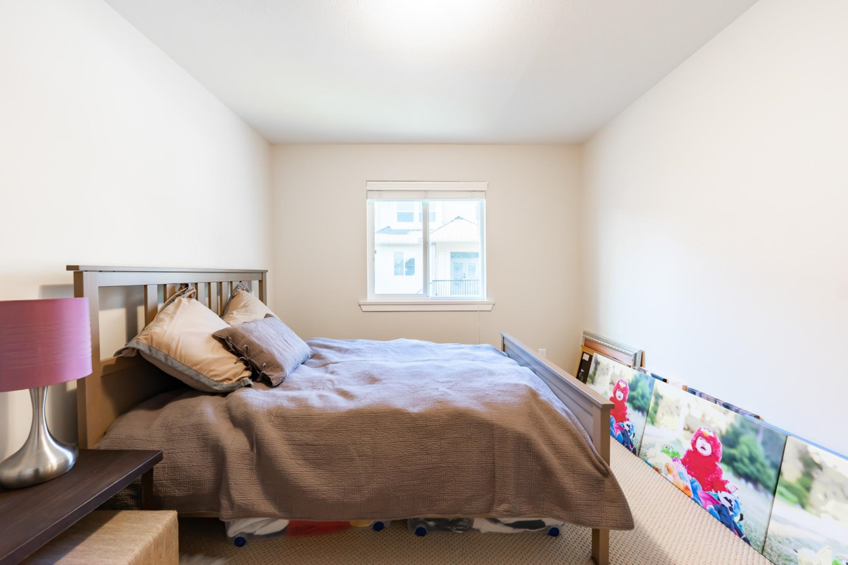 Guest Bathroom Photo of 16919 79 Avenue, Surrey, BC