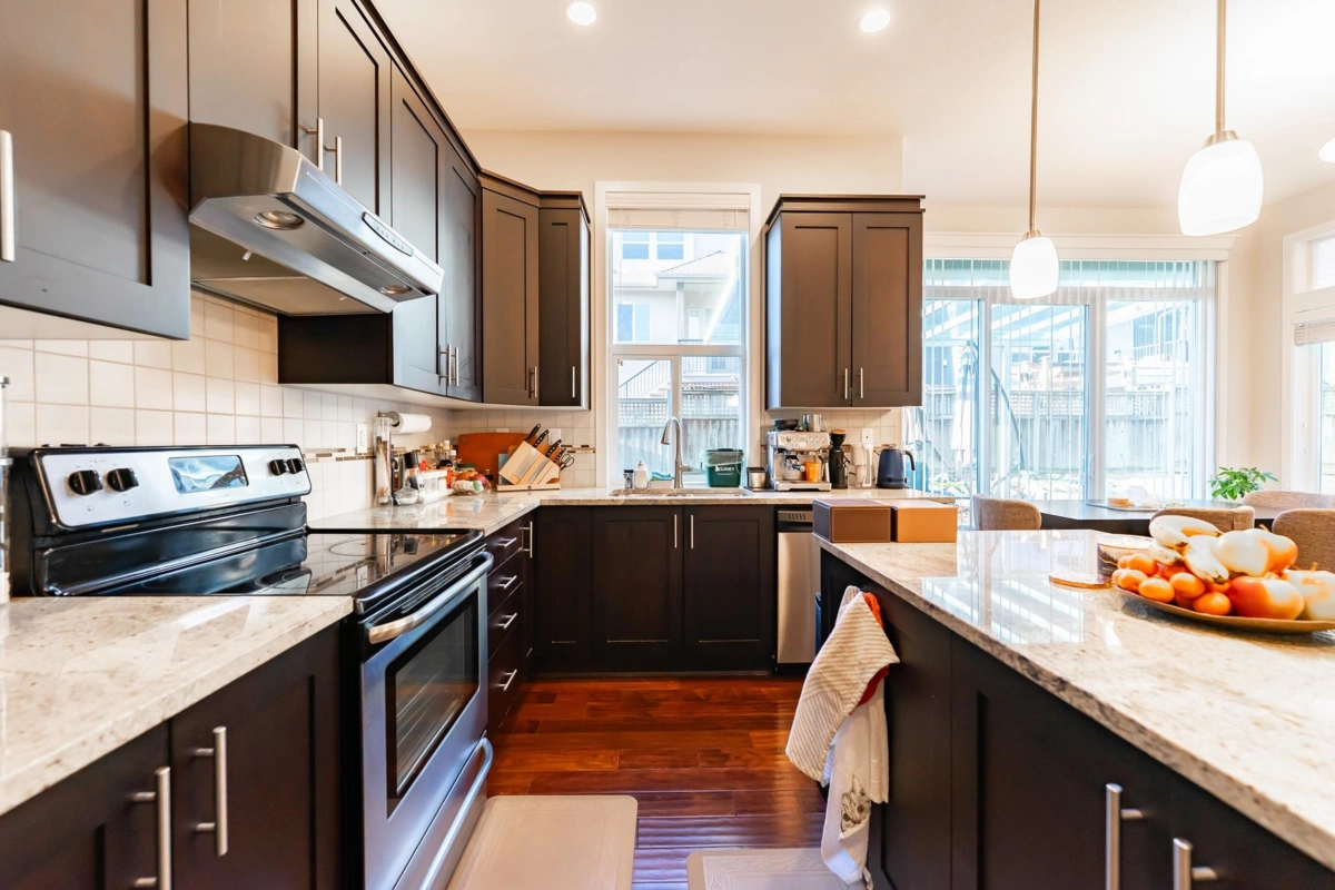 Kitchen Island Photo of 16919 79 Avenue, Surrey, BC