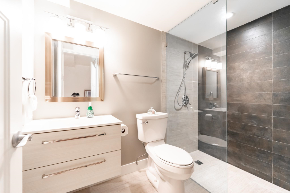 Staircase Photo of 16919 79 Avenue, Surrey, BC