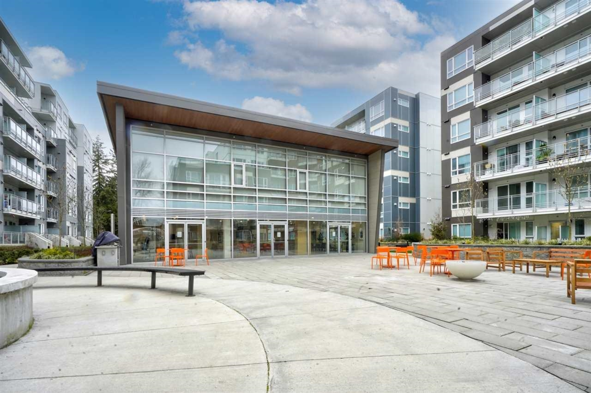 Guest Bathroom Photo of 214 13963 105 Boulevard, Surrey, BC