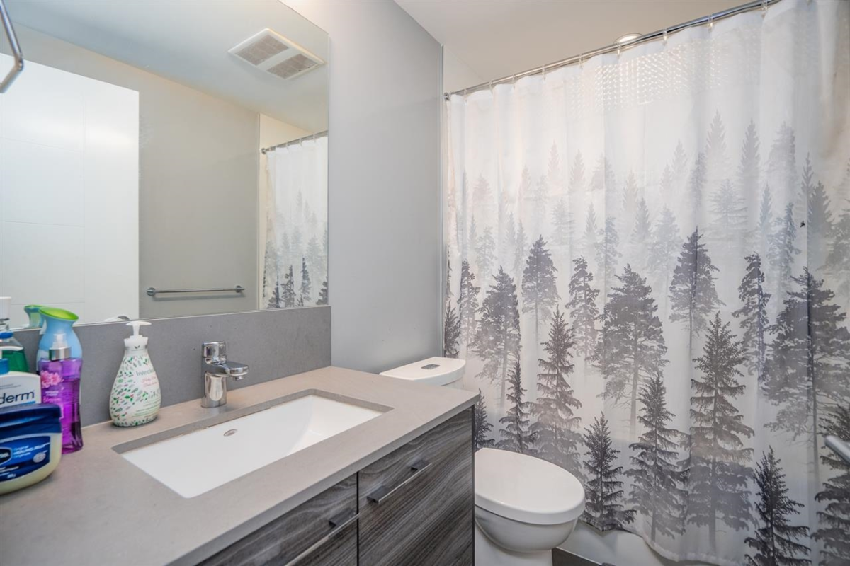 Primary Bathroom Photo of 214 13963 105 Boulevard, Surrey, BC