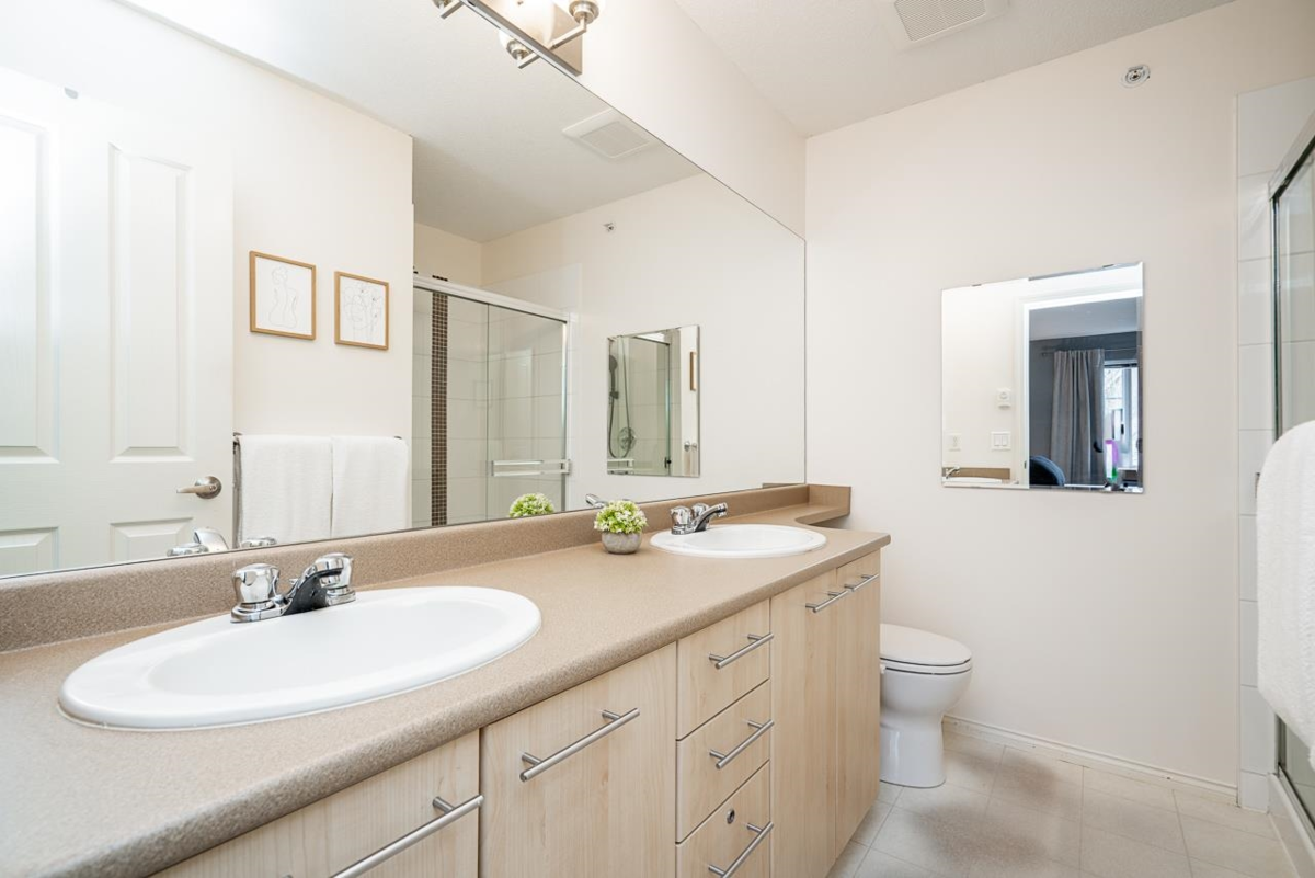 Entry Foyer Photo of 18 20540 66 Avenue, Langley, BC