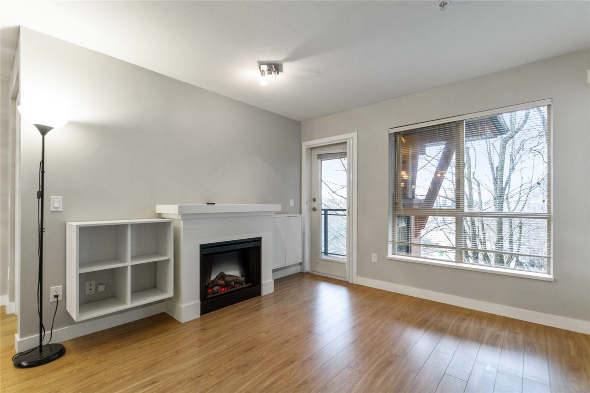 Living Room Photo of 310 1633 Mackay Avenue, North Vancouver, BC
