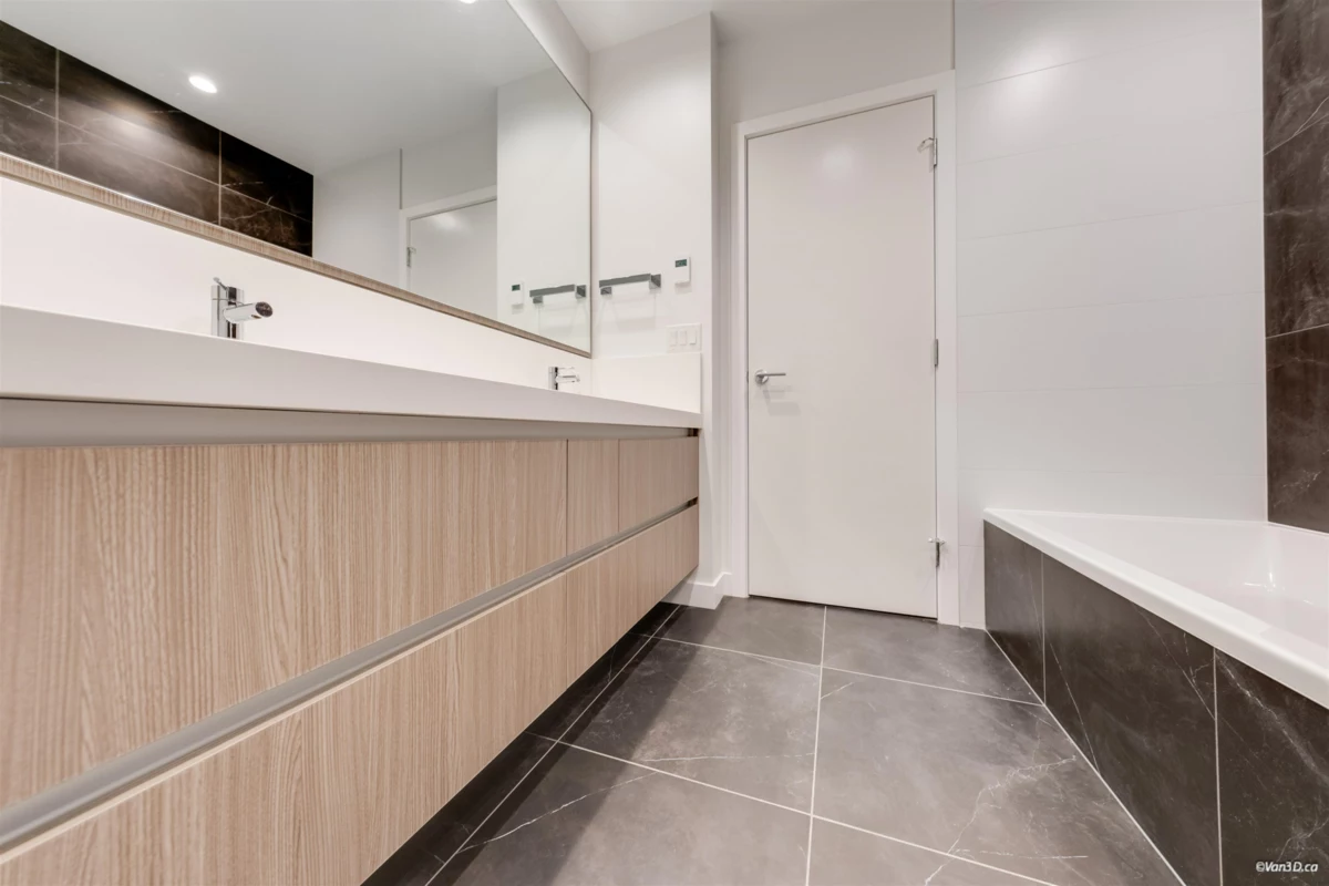 Front Yard Photo of 4001 6080 Mckay Avenue, Burnaby, BC