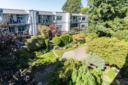 Garden / Landscaping Photo of 501 1225 Merklin Street, White Rock, BC