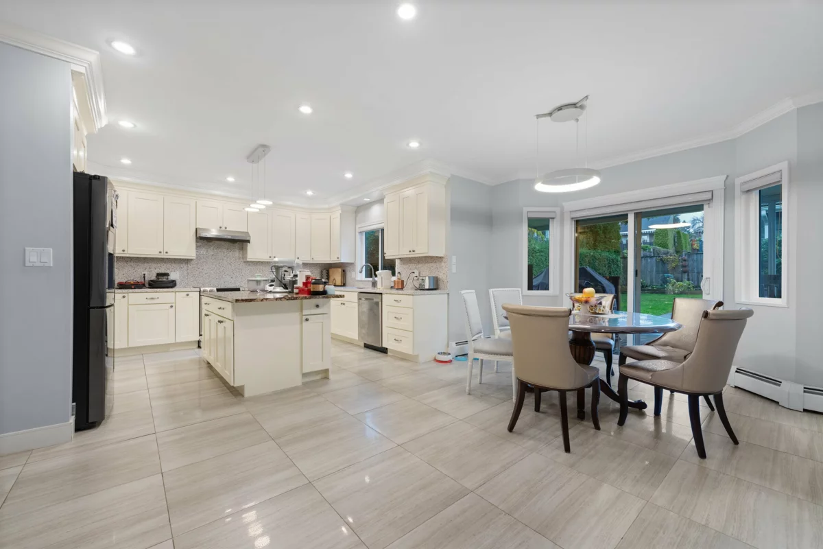 Powder Room Photo of 4053 W 38th Avenue, Vancouver, BC