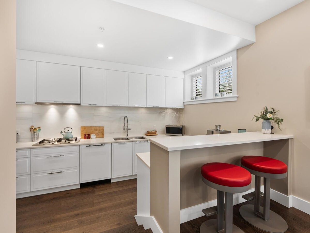 Breakfast Nook Photo of 2898 Yukon Street, Vancouver, BC