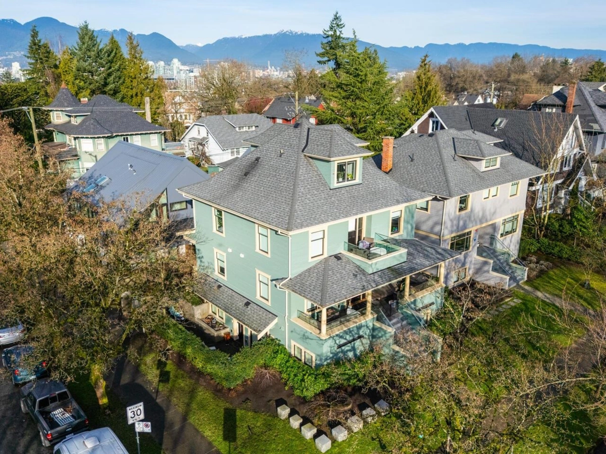 Garden / Landscaping Photo of 2898 Yukon Street, Vancouver, BC