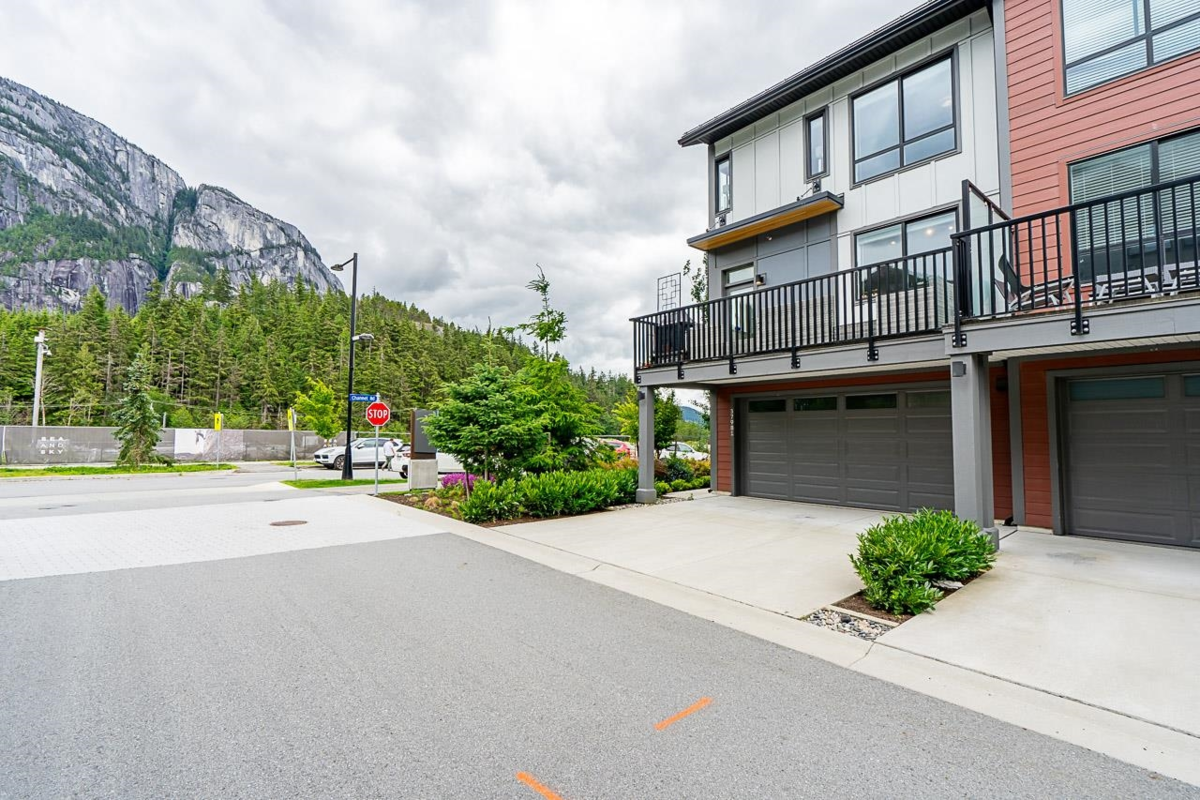 Garden / Landscaping Photo of 37981 Helm Way, Squamish, BC