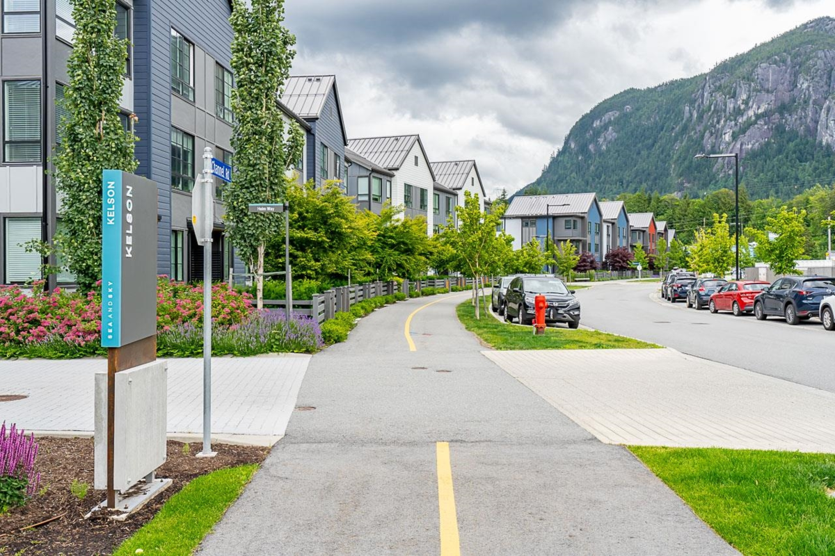 Hot Tub / Spa Photo of 37981 Helm Way, Squamish, BC