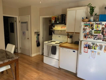 Kitchen Island Photo of 1695 136 Street, Surrey, BC