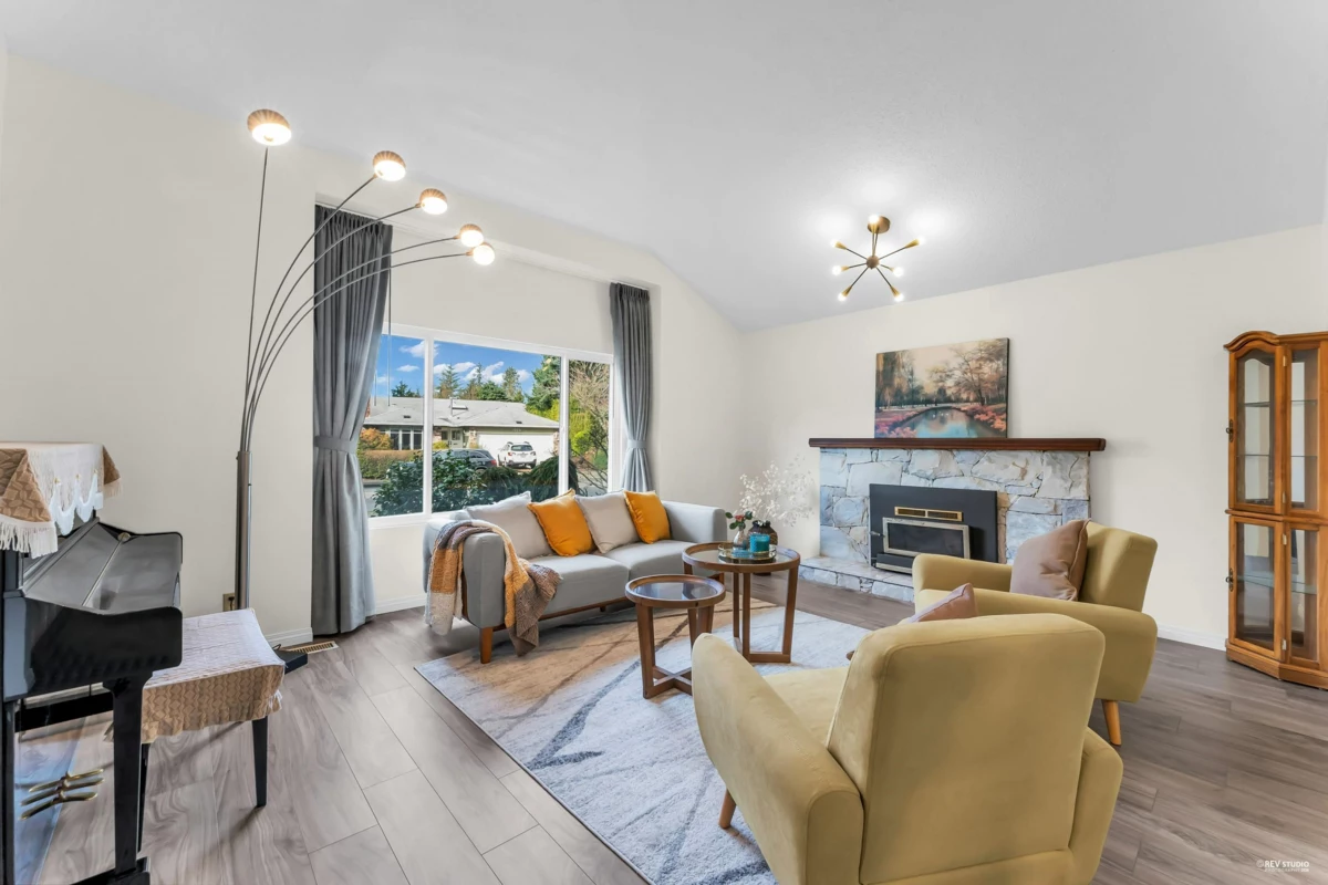 Dining Area Photo of 1898 Southmere Crescent, Surrey, BC