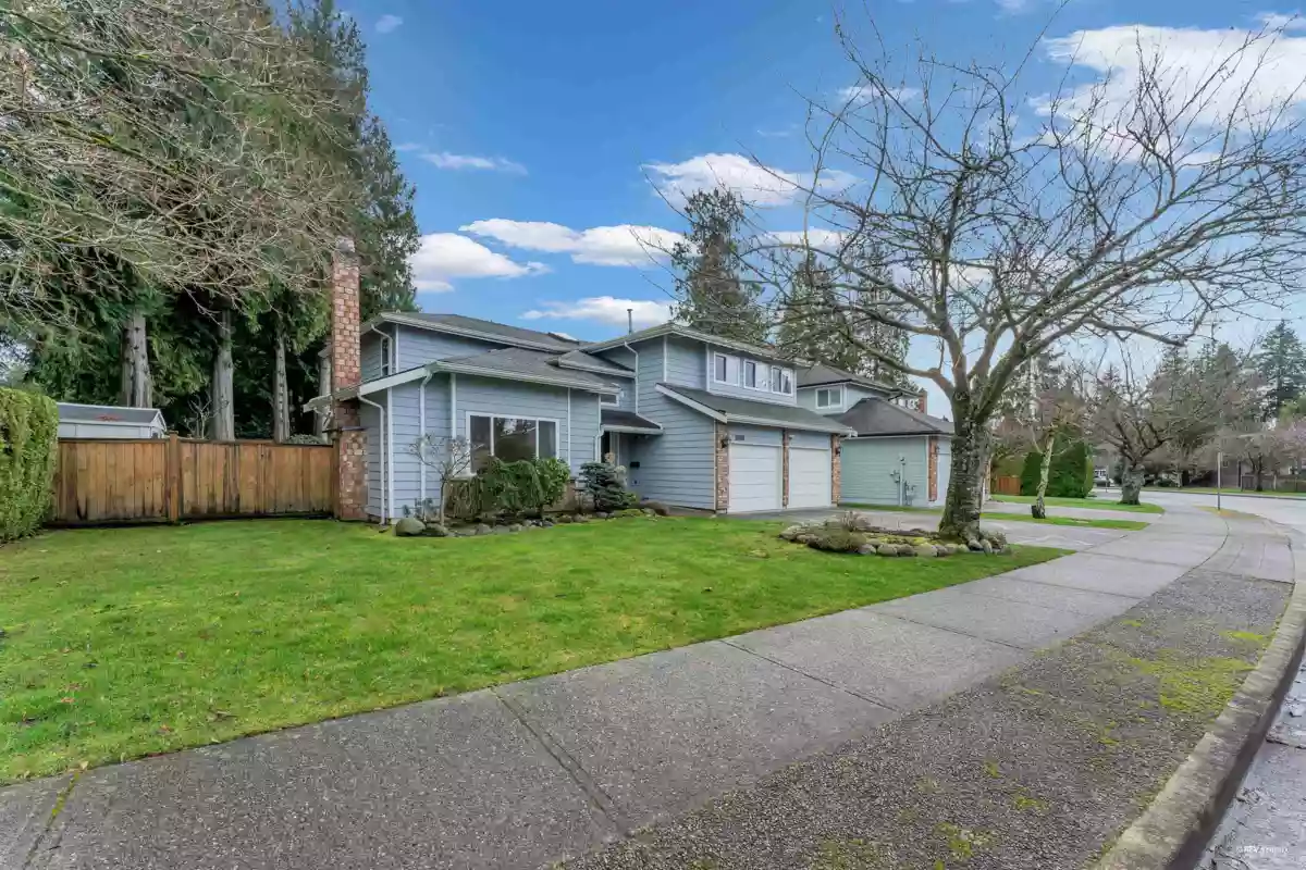 Front Yard Photo of 1898 Southmere Crescent, Surrey, BC