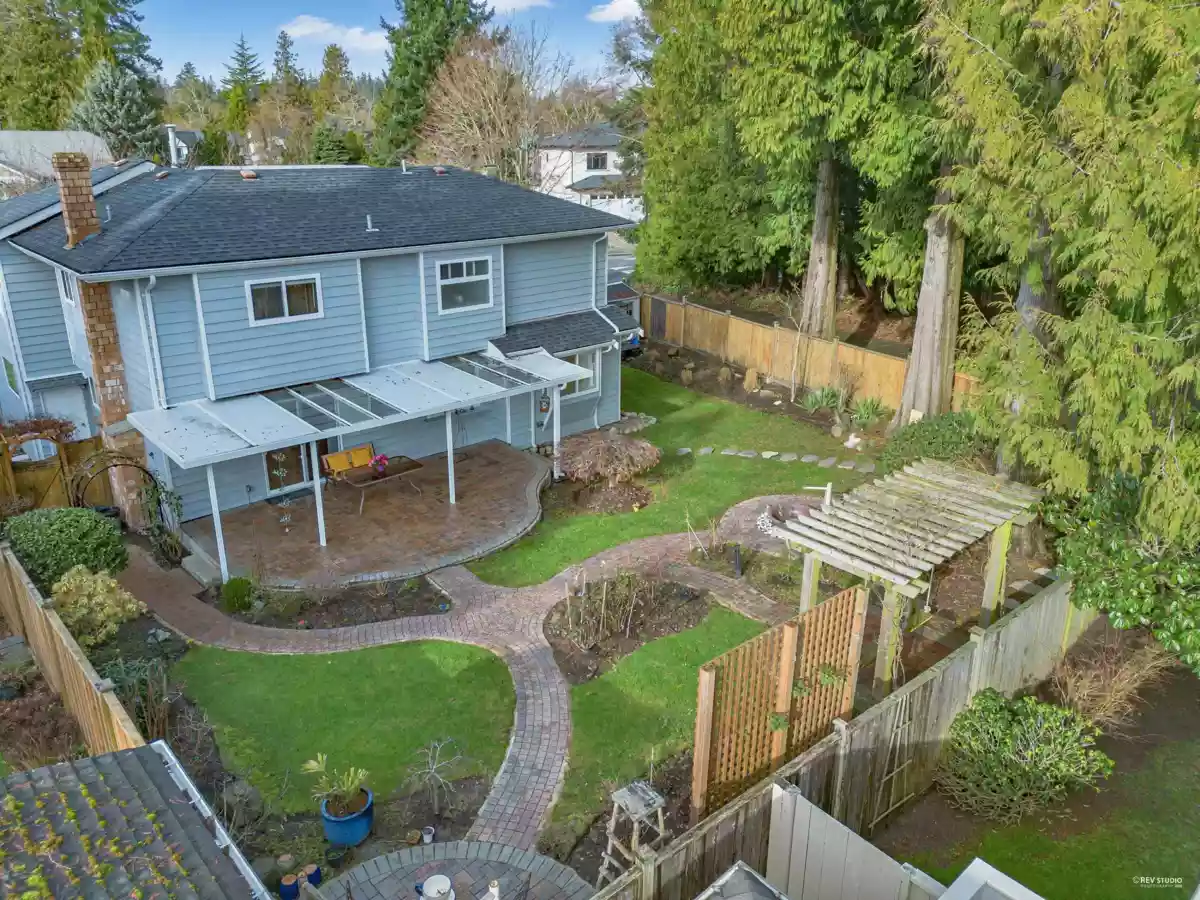 Garden / Landscaping Photo of 1898 Southmere Crescent, Surrey, BC