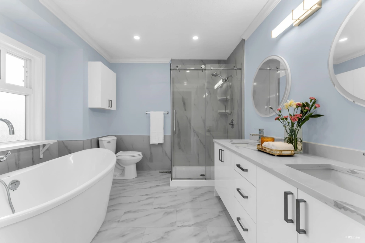 Laundry Room Photo of 1898 Southmere Crescent, Surrey, BC