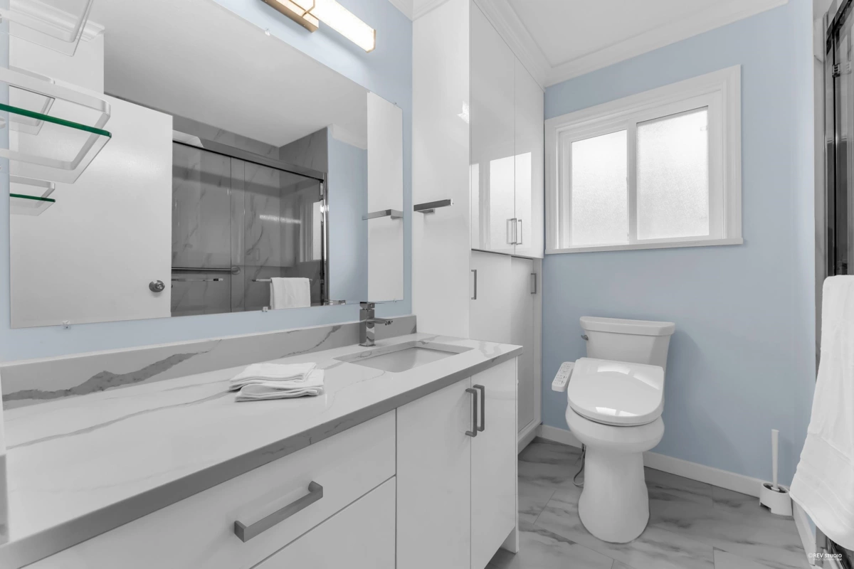 Mudroom Photo of 1898 Southmere Crescent, Surrey, BC