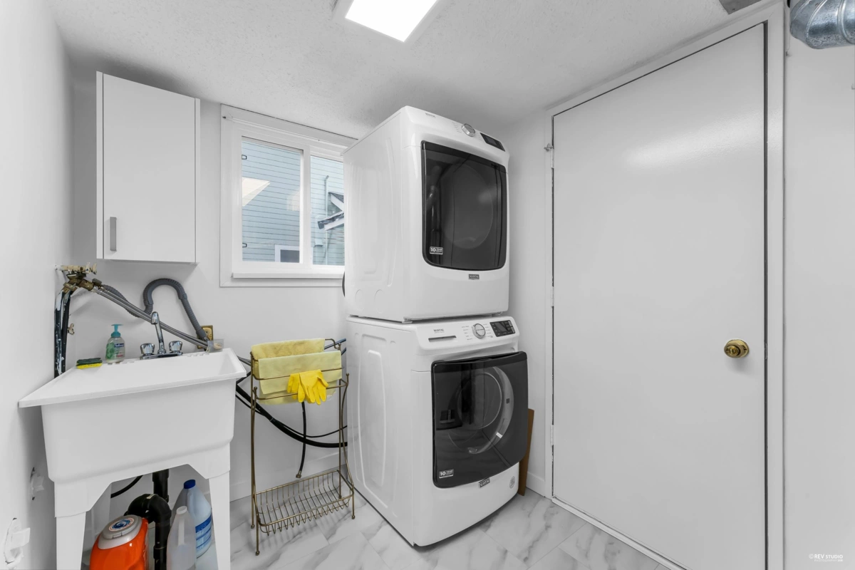 Staircase Photo of 1898 Southmere Crescent, Surrey, BC