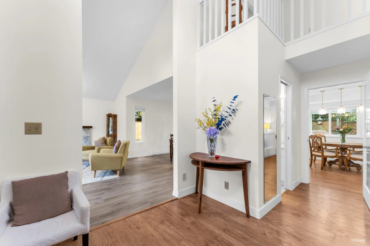 Walk-In Closet Photo of 1898 Southmere Crescent, Surrey, BC