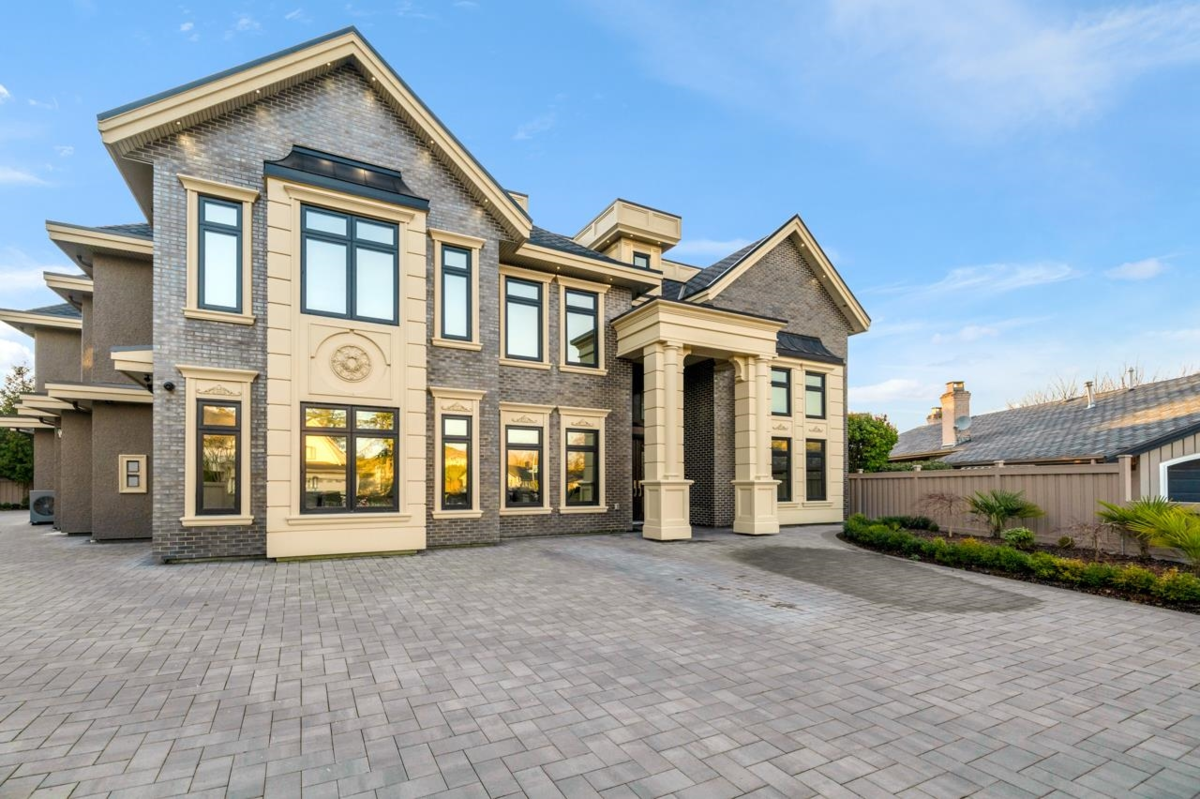 Living Room Photo of 7731 Alouette Court, Richmond, BC