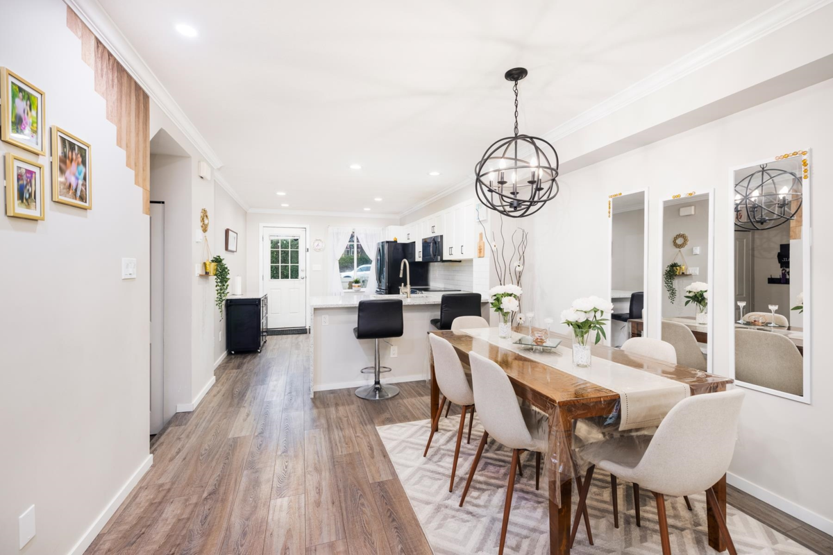 Dining Area Photo of 62` 15175 62a Avenue, Surrey, BC