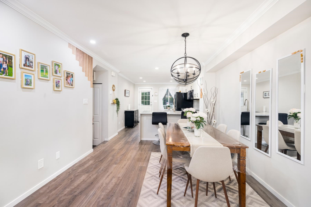Kitchen Photo of 62` 15175 62a Avenue, Surrey, BC