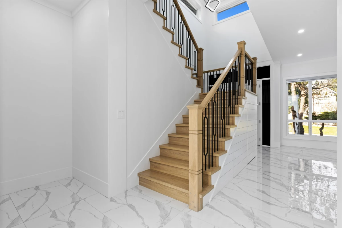 Breakfast Nook Photo of 15584 89b Avenue, Surrey, BC