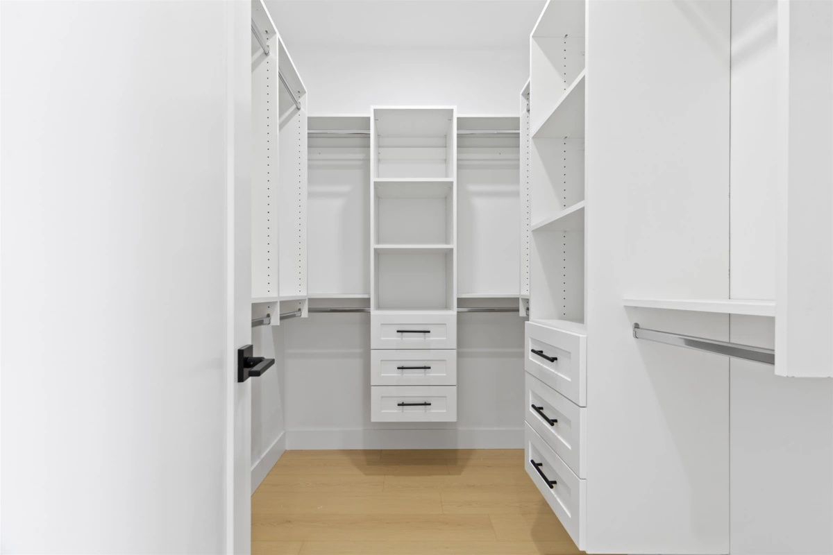 Hallway Photo of 15584 89b Avenue, Surrey, BC