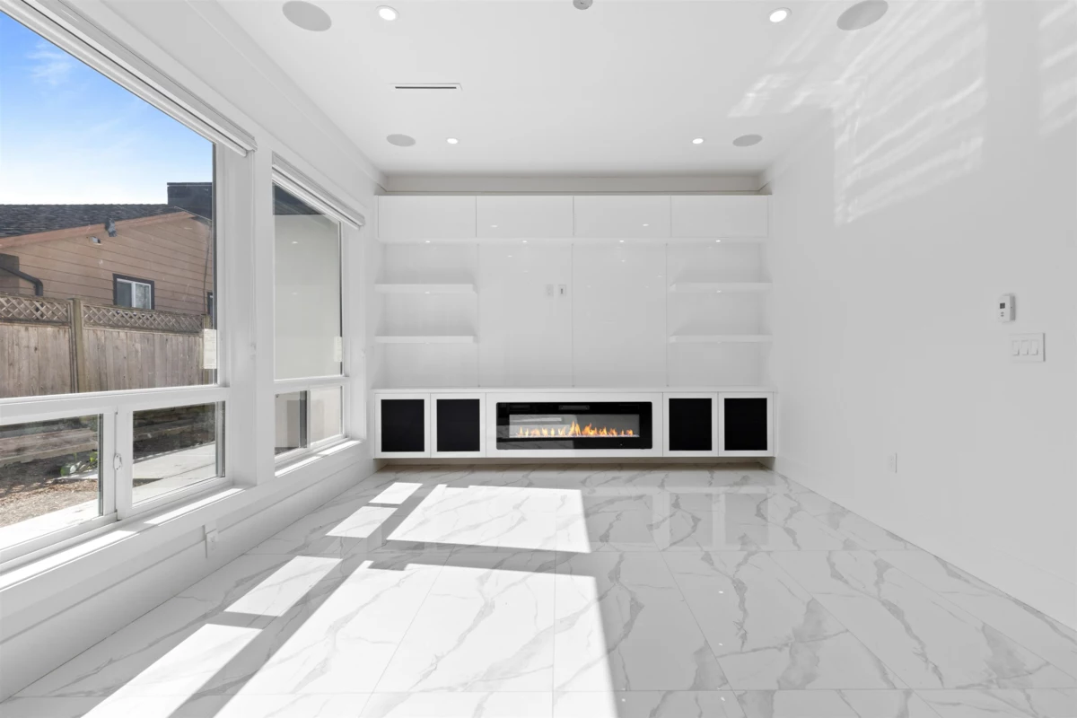 Kitchen Photo of 15584 89b Avenue, Surrey, BC