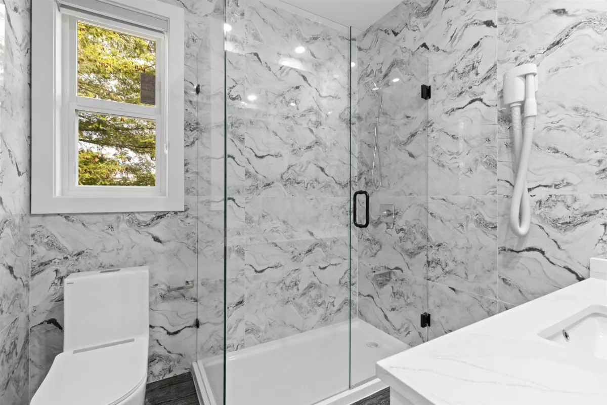 Mudroom Photo of 15584 89b Avenue, Surrey, BC