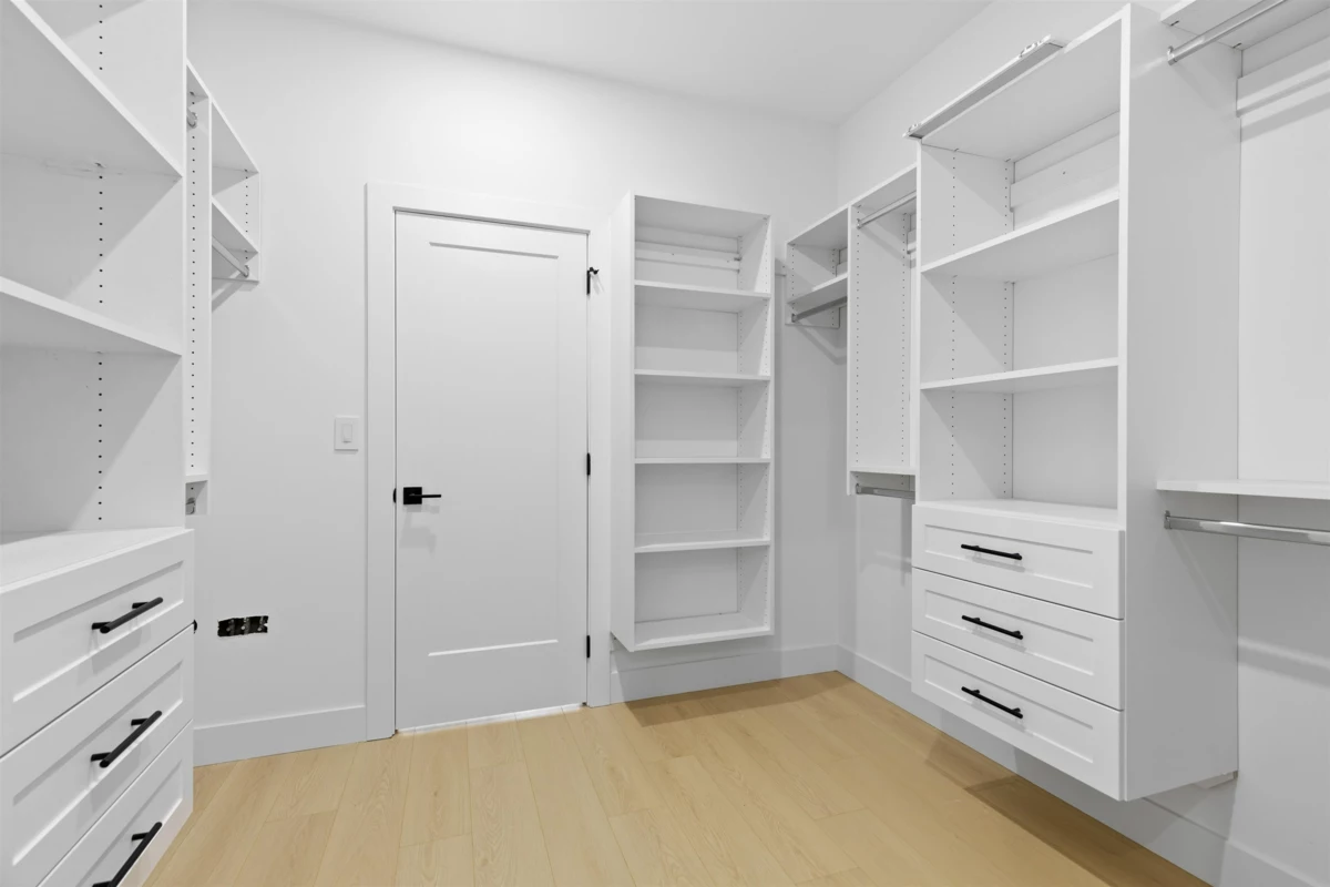 Powder Room Photo of 15584 89b Avenue, Surrey, BC