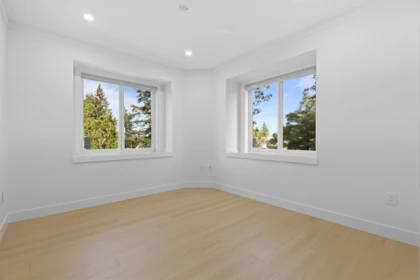 Basement Recreation Room Photo of 15584 89b Avenue, Surrey, BC
