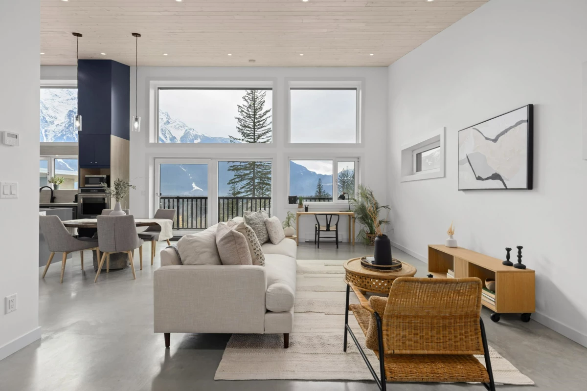 Breakfast Nook Photo of 7666 Cerulean Drive, Pemberton, BC