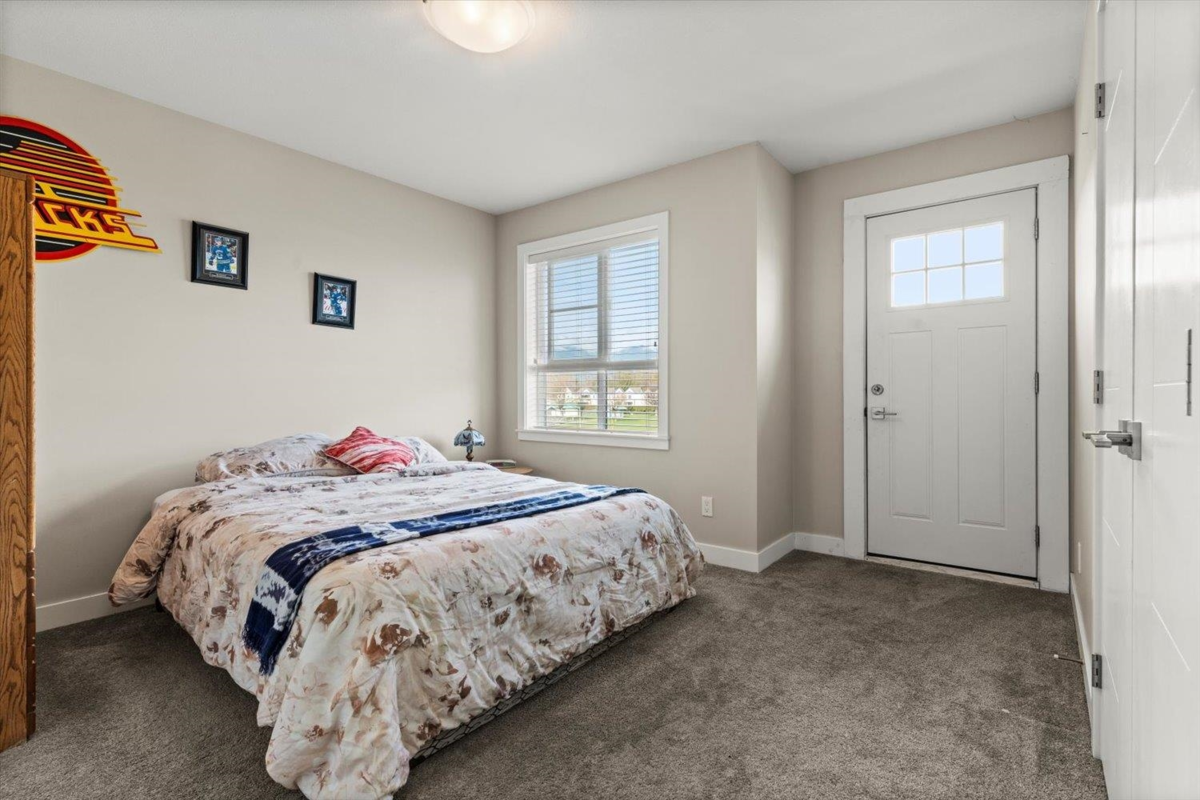 Backyard Photo of 45582 Meadowbrook Drive, Chilliwack, BC