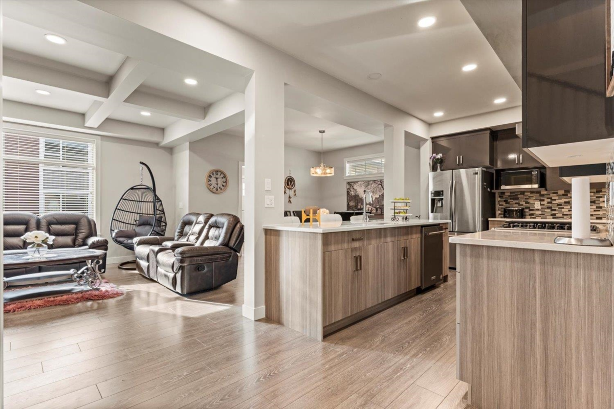 Breakfast Nook Photo of 45582 Meadowbrook Drive, Chilliwack, BC