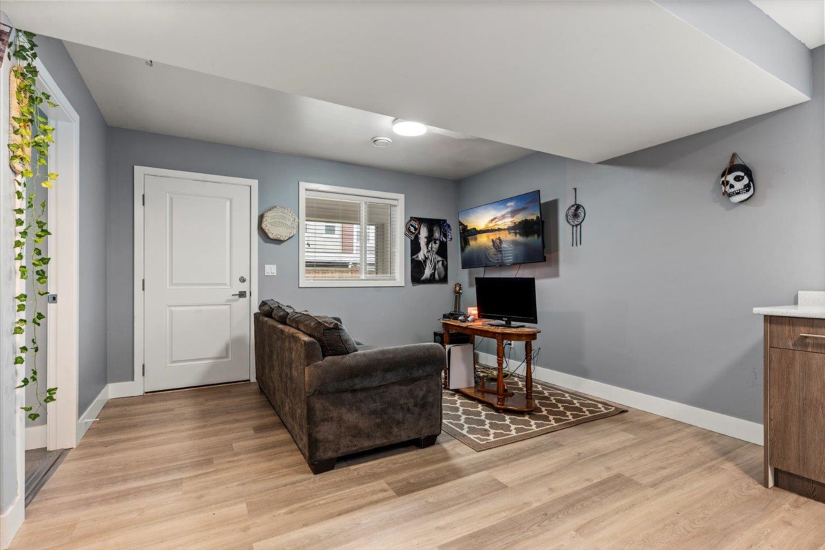 Front Yard Photo of 45582 Meadowbrook Drive, Chilliwack, BC