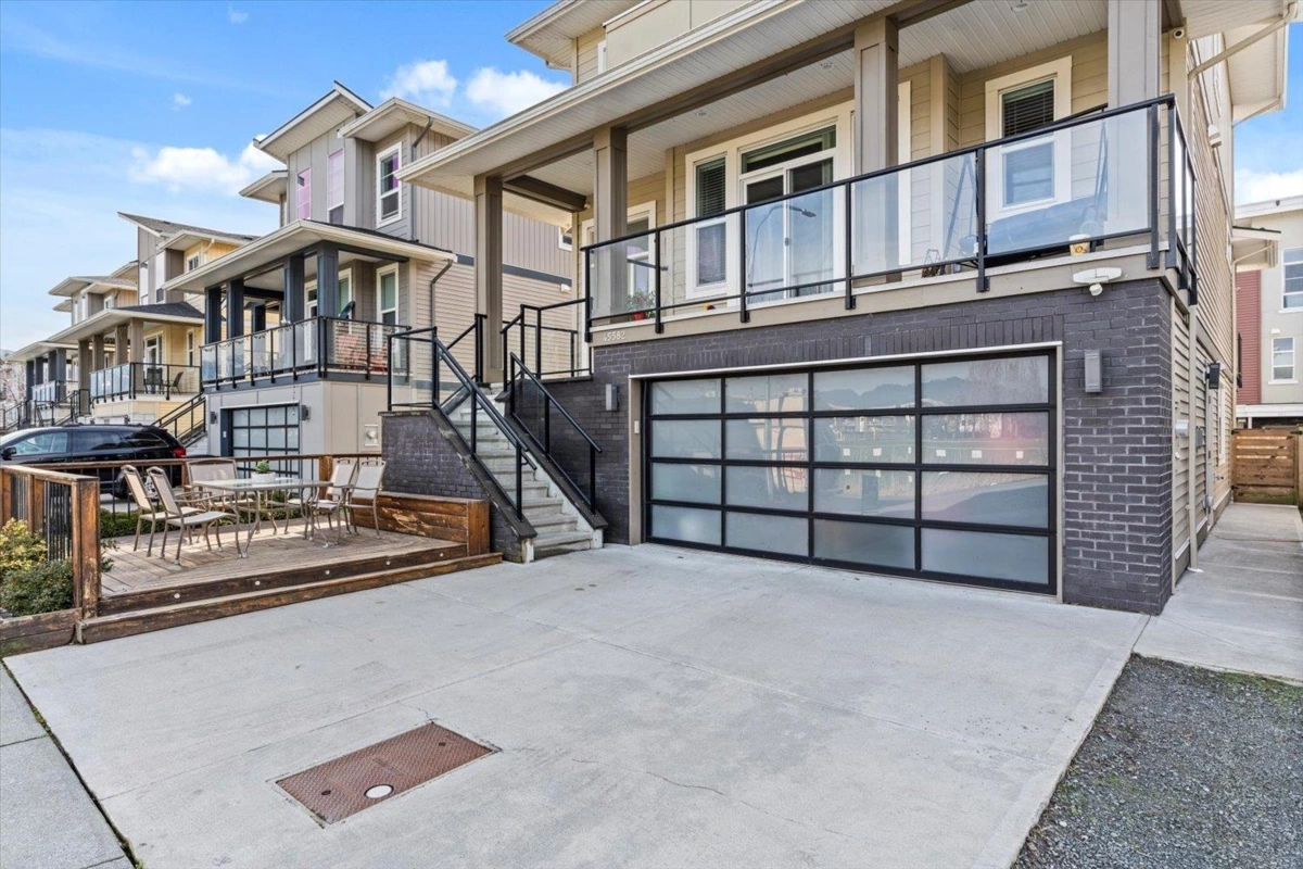 Living Room Photo of 45582 Meadowbrook Drive, Chilliwack, BC