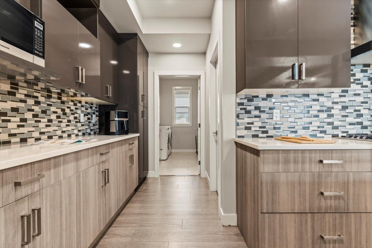 Walk-In Closet Photo of 45582 Meadowbrook Drive, Chilliwack, BC