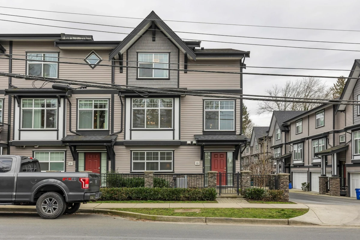 Living Room Photo of 22 7740 Grand Street, Mission, BC