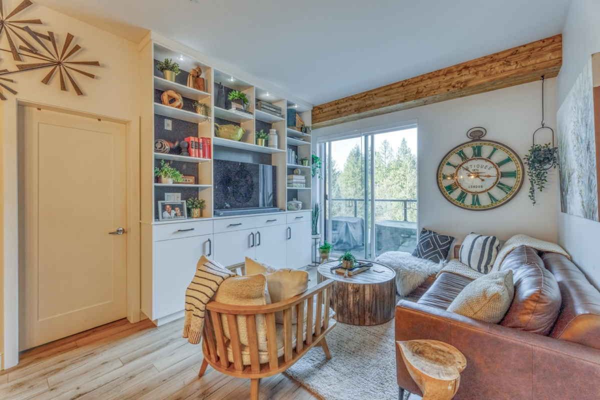 Family Room Photo of 518 55 Klahanie Drive, Port Moody, BC