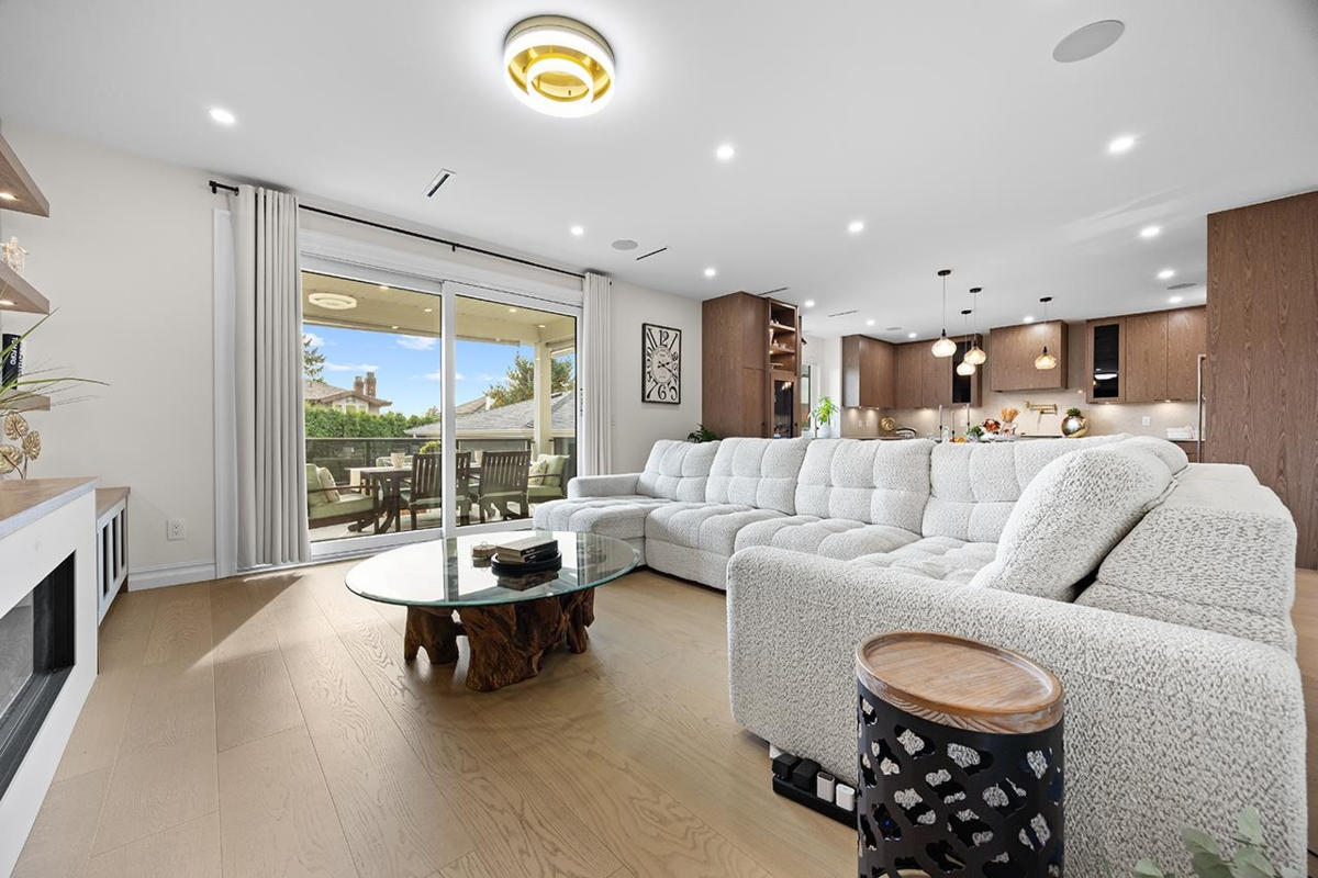 Breakfast Nook Photo of 6902 Kitchener Street, Burnaby, BC