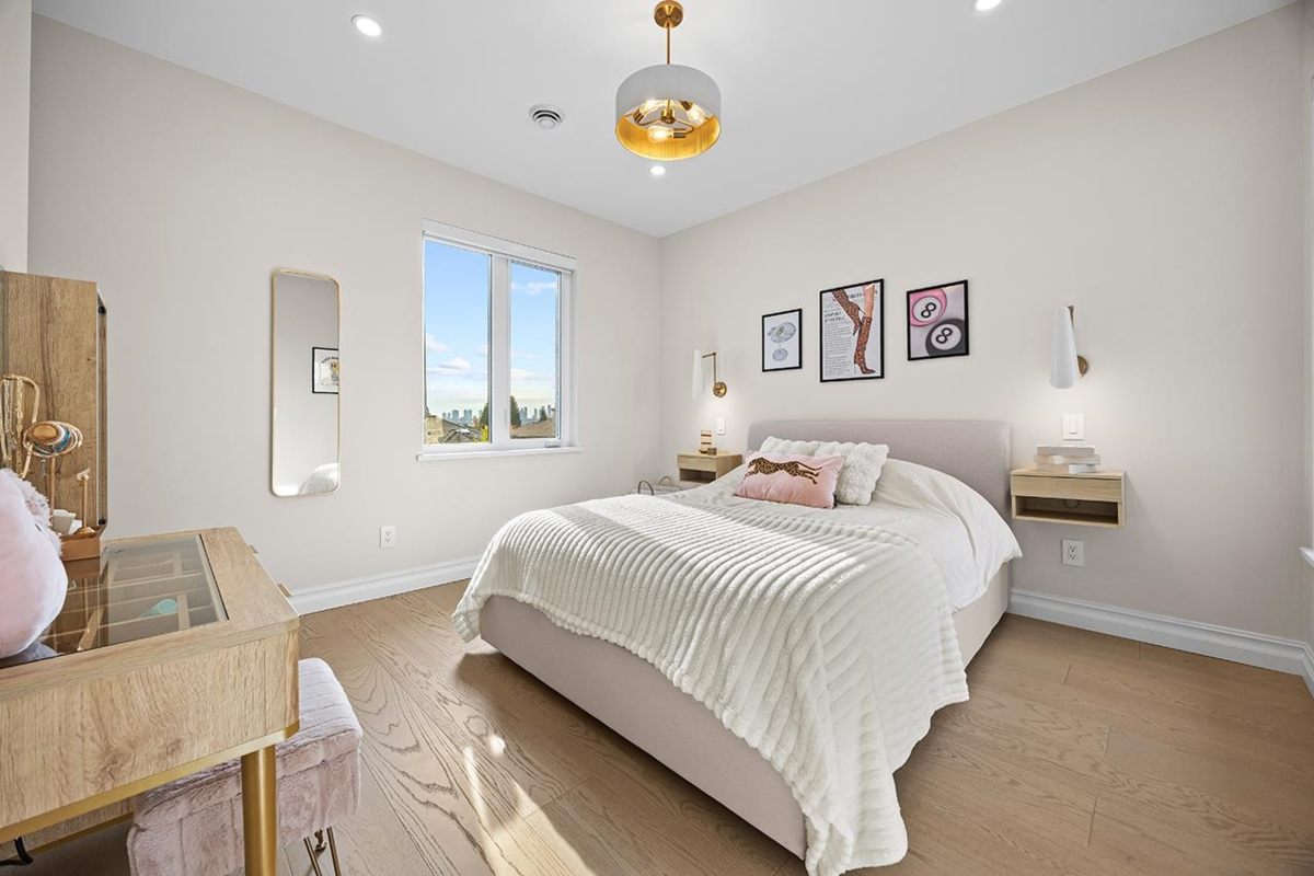 Entry Foyer Photo of 6902 Kitchener Street, Burnaby, BC