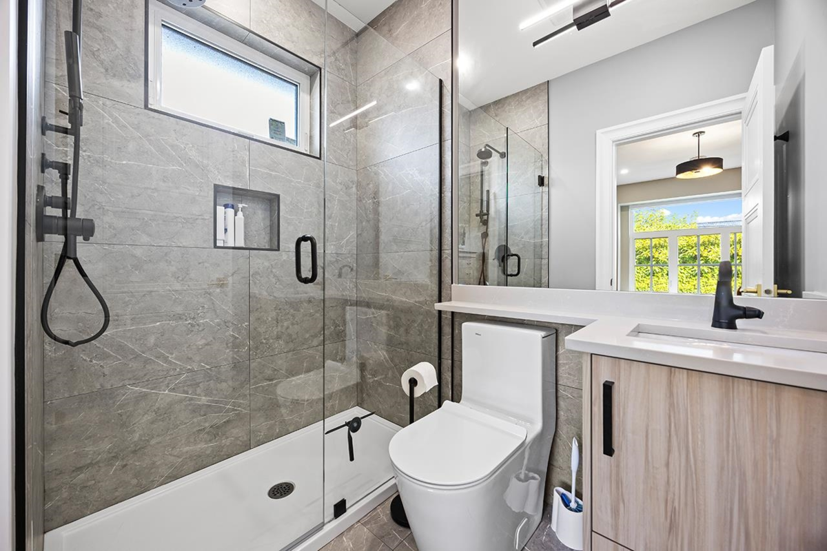 Garden / Landscaping Photo of 6902 Kitchener Street, Burnaby, BC