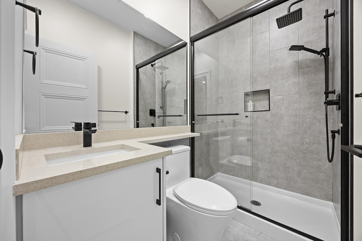 Hot Tub / Spa Photo of 6902 Kitchener Street, Burnaby, BC