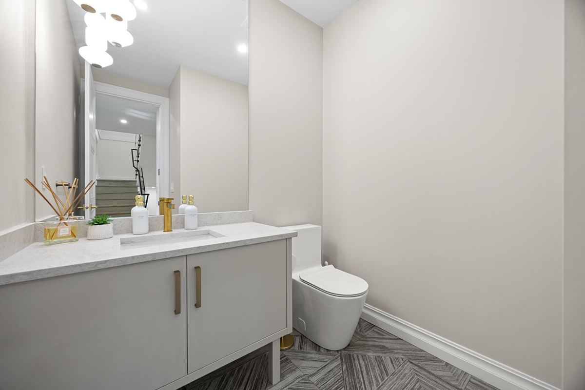 Primary Bathroom Photo of 6902 Kitchener Street, Burnaby, BC