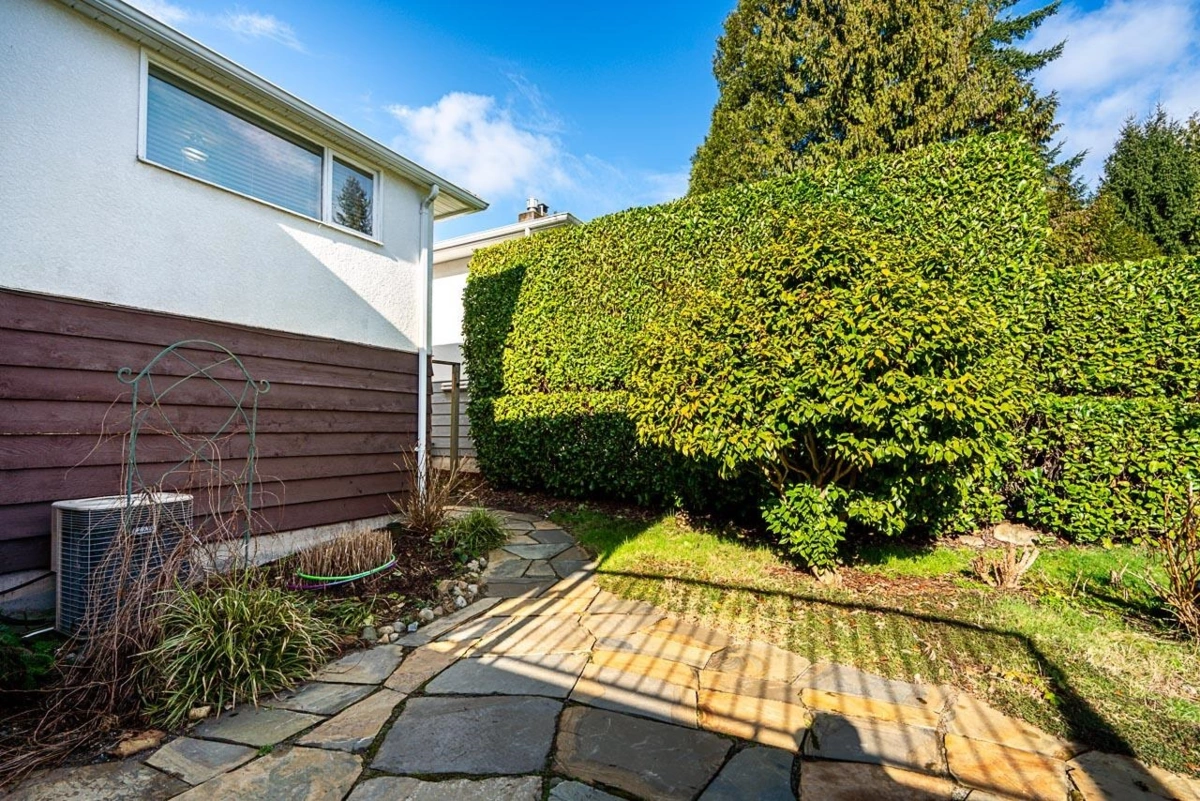 Dining Area Photo of 3726 Sefton Street, Port Coquitlam, BC