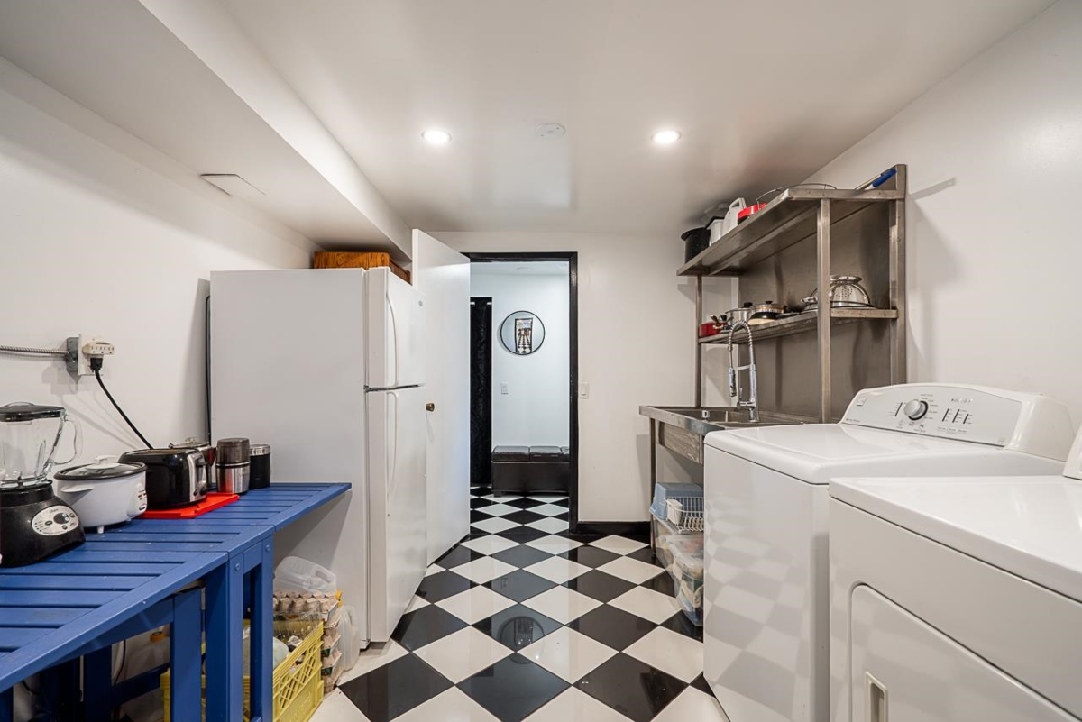 Garden / Landscaping Photo of 3726 Sefton Street, Port Coquitlam, BC